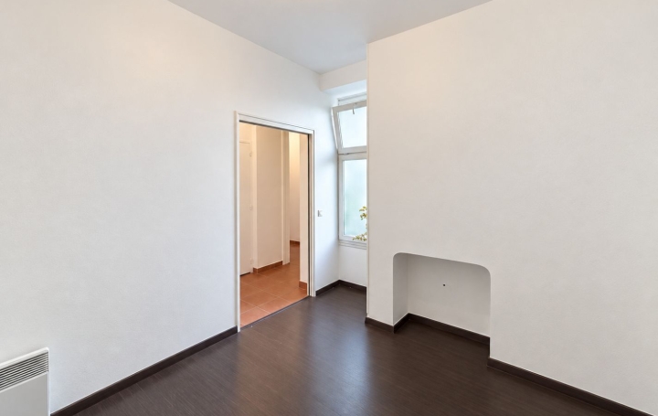Local d'activité PAU (64000)  65 m2 129 000 € 