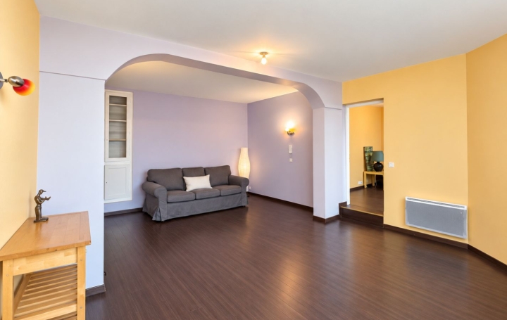 Local d'activité PAU (64000)  65 m2 129 000 € 