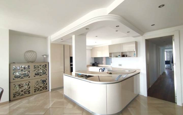 5 Pièces MANDELIEU-LA-NAPOULE (06210)  132 m2 1 595 000 € 