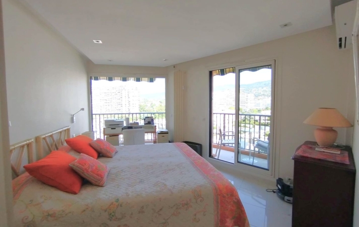 5 Pièces MANDELIEU-LA-NAPOULE (06210)  130 m2 1 450 000 € 