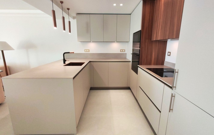 3 Pièces CANNES (06400)  98 m2 1 290 000 € 