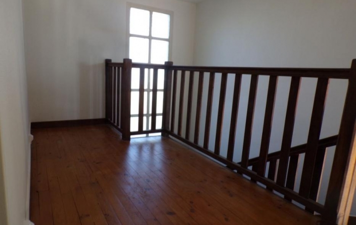 Réseau Immo-diffusion : Appartement P5  VARENNES-LES-MACON  90 m2 740 € 