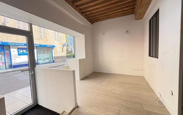 Local commercial MACON (71000)  50 m2 562 € 