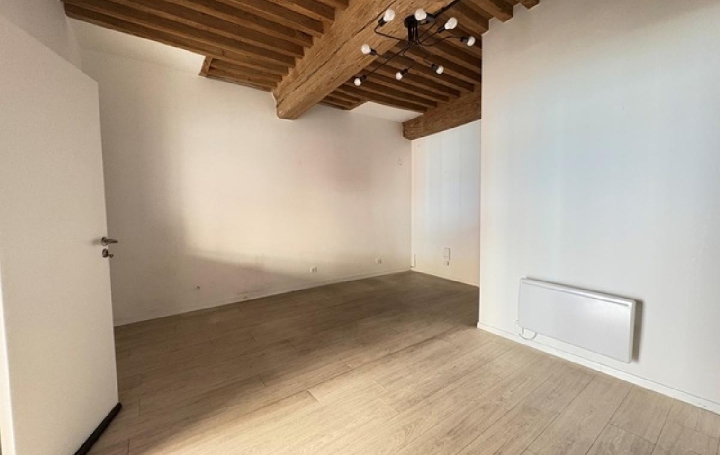 Local commercial MACON (71000)  50 m2 562 € 