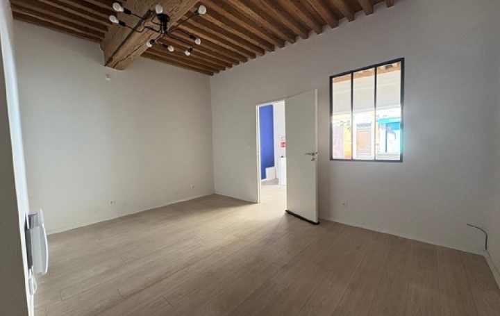 Local commercial MACON (71000)  50 m2 562 € 