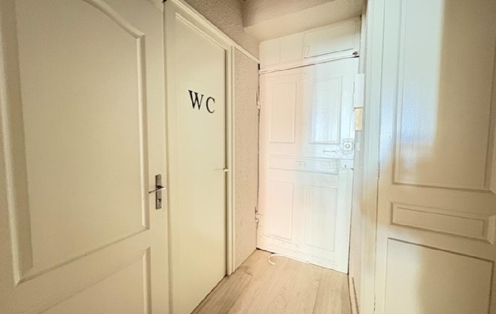 Local commercial MACON (71000)  50 m2 562 € 