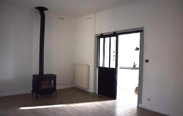 5 Pièces EMERINGES (69840)  81 m2 628 € 