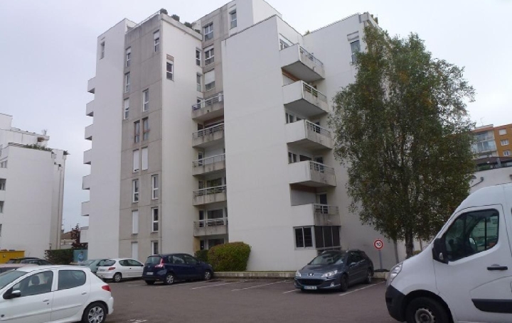 Réseau Immo-diffusion : Appartement P3  MACON  68 m2 700 € 
