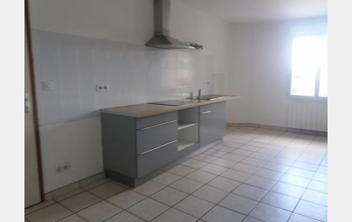 Réseau Immo-diffusion : Appartement P3  CRECHES-SUR-SAONE  70 m2 570 € 