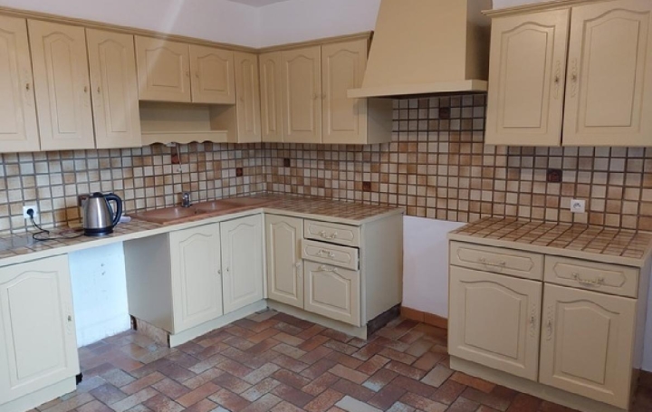 Maison CLESSE (71260)  117 m2 1 000 € 