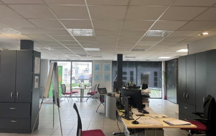 Local commercial MACON (71000)  156 m2 1 636 € 