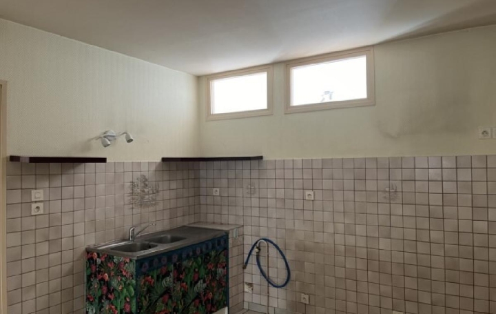 3 Pièces MACON (71000)  75 m2 585 € 