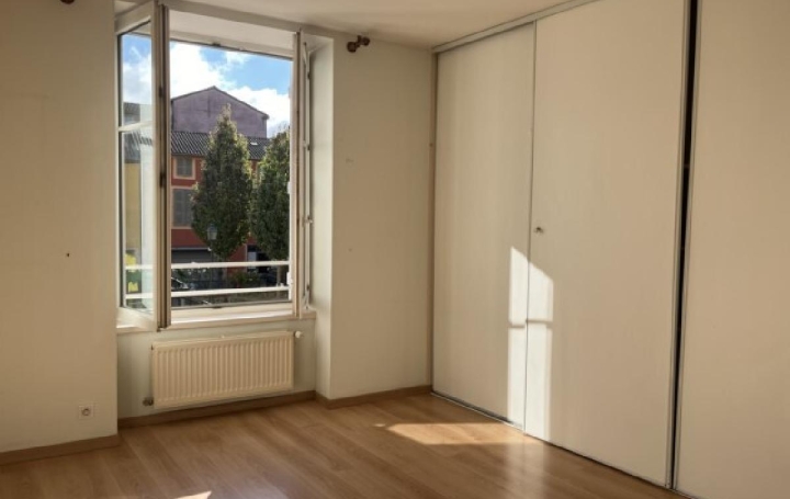 3 Pièces MACON (71000)  75 m2 585 € 