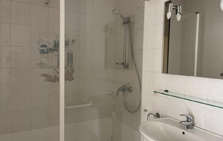 3 Pièces MACON (71000)  75 m2 585 € 