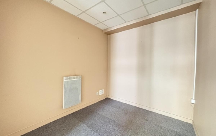 Local commercial MACON (71000)  40 m2 670 € 