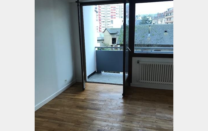 Réseau Immo-diffusion : Appartement P2  CHAMBERY  54 m2 696 € 