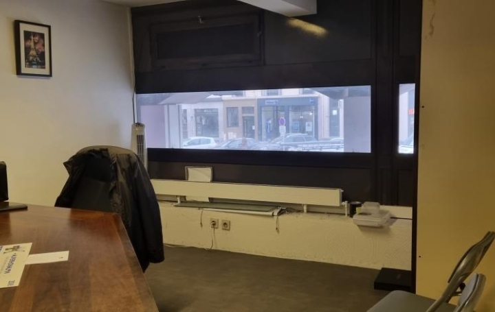 Réseau Immo-diffusion : Local commercial  CHAMBERY  150 m2 1 757 € 