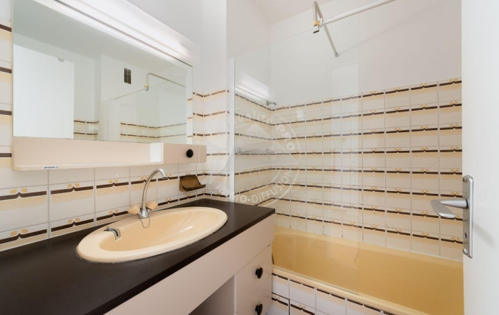 3 Pièces LE GRAU-DU-ROI (30240)  45 m2 374 € 