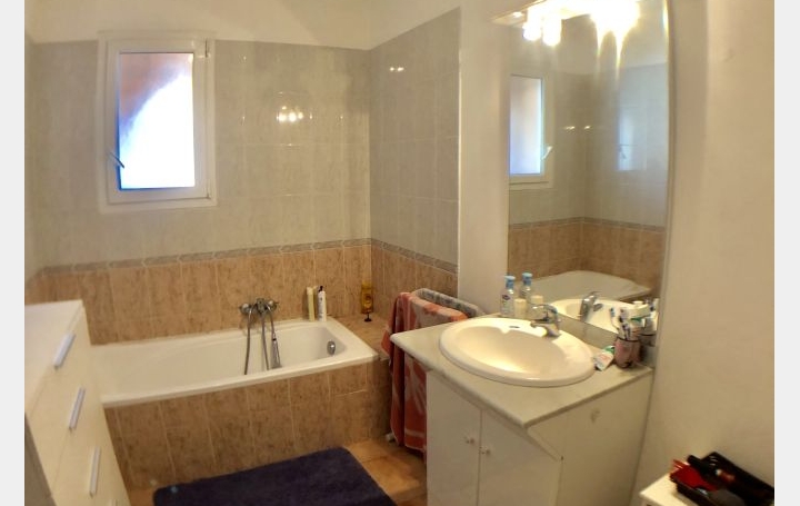 Villa LE GRAU-DU-ROI (30240)  96 m2 1 500 € 