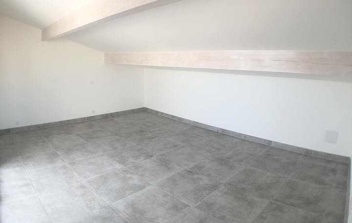 3 Pièces LE GRAU-DU-ROI (30240)  62 m2 1 000 € 