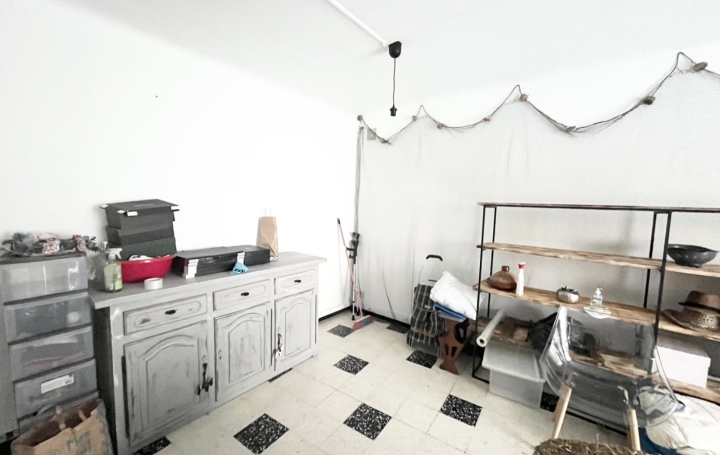 Local commercial LE GRAU-DU-ROI (30240)  31 m2 1 000 € 