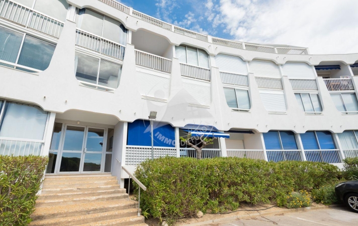 Studio LE GRAU-DU-ROI (30240)  24 m2 310 € 