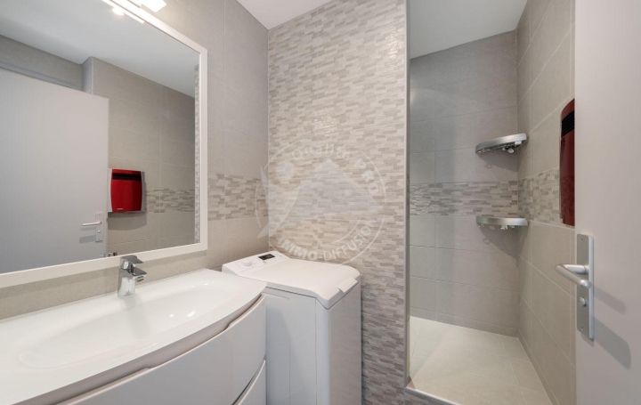 Studio LE GRAU-DU-ROI (30240)  29 m2 300 € 