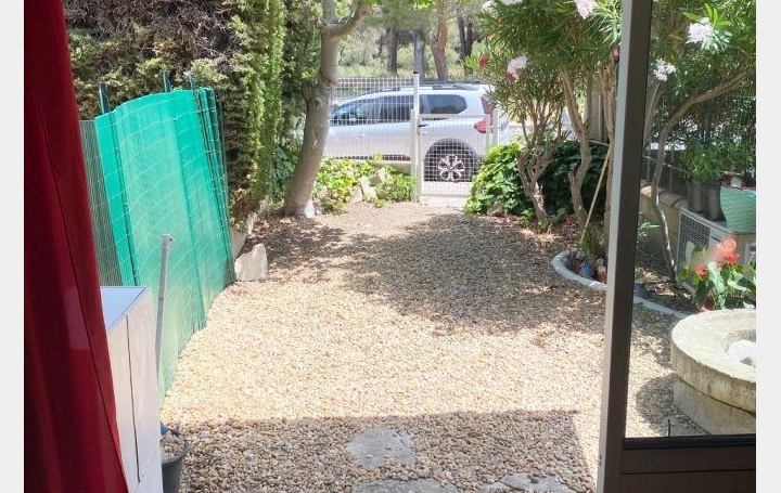 Studio LE GRAU-DU-ROI (30240)  27 m2 220 € 