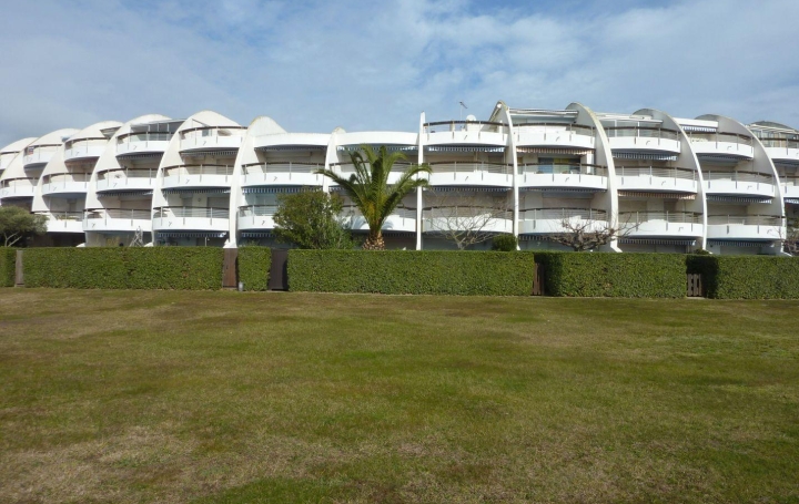 Studio LE GRAU-DU-ROI (30240)  24 m2 550 € 