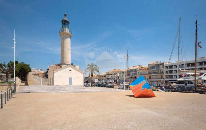 Local commercial LE GRAU-DU-ROI (30240)  37 m2 1 050 € 