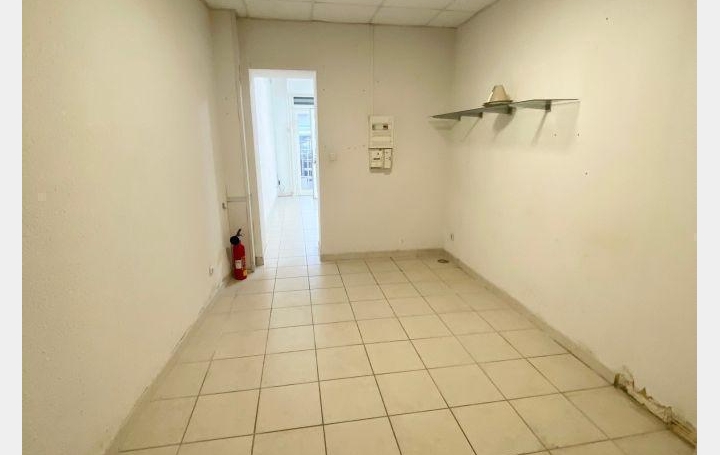 Local commercial LE GRAU-DU-ROI (30240)  37 m2 1 050 € 