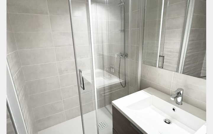 Studio LE GRAU-DU-ROI (30240)  20 m2 530 € 