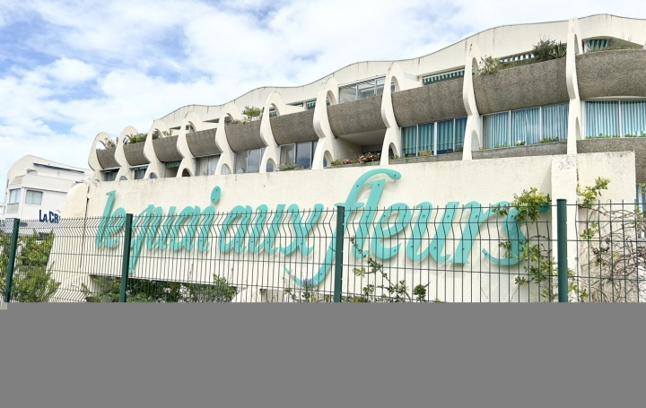 Studio LE GRAU-DU-ROI (30240)  20 m2 530 € 