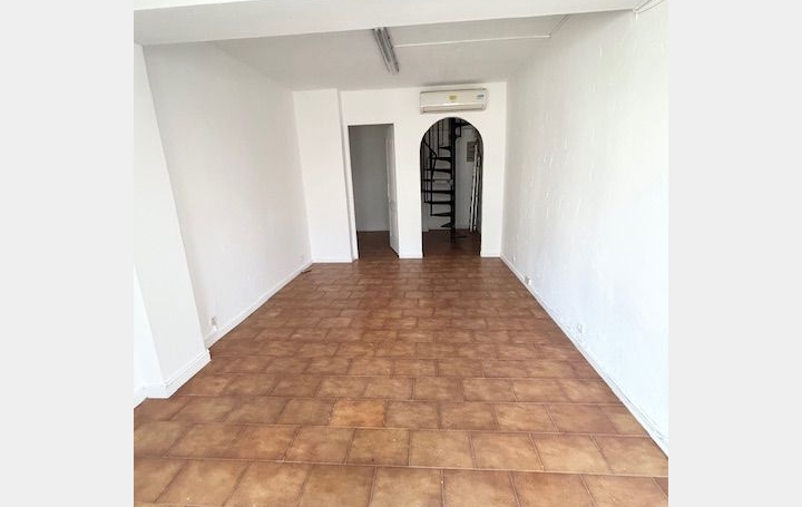 Local commercial LE GRAU-DU-ROI (30240)  40 m2 750 € 