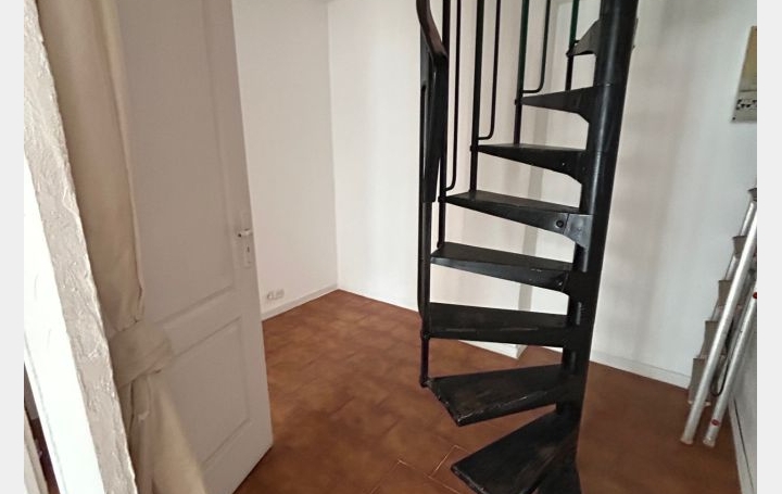 Local commercial LE GRAU-DU-ROI (30240)  40 m2 750 € 