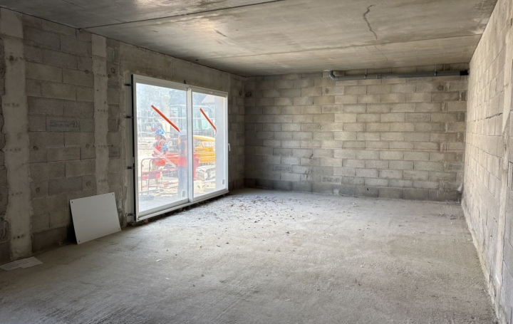 Local commercial LE GRAU-DU-ROI (30240)  41 m2 750 € 