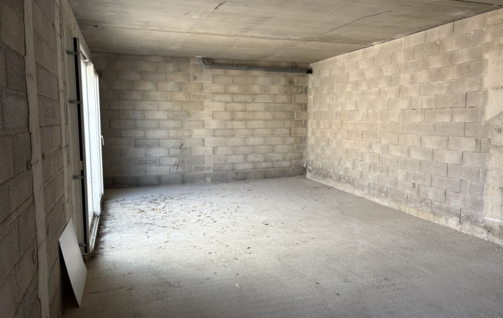 Local commercial LE GRAU-DU-ROI (30240)  41 m2 750 € 