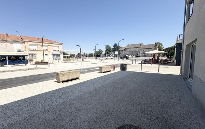 Local commercial LE GRAU-DU-ROI (30240)  41 m2 750 € 