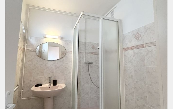 Studio LE GRAU-DU-ROI (30240)  28 m2 200 € 