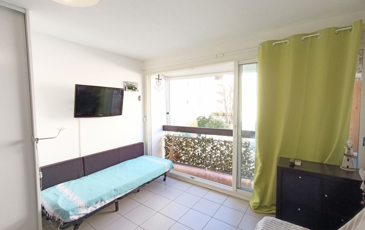 Studio LE GRAU-DU-ROI (30240)  28 m2 370 € 