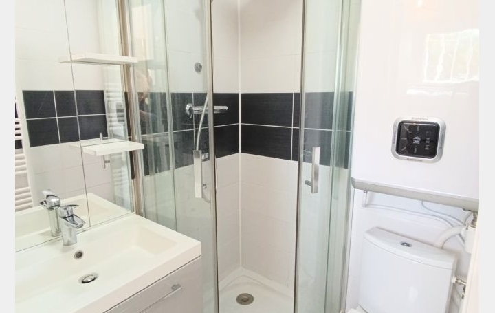 Studio LE GRAU-DU-ROI (30240)  18 m2 300 € 