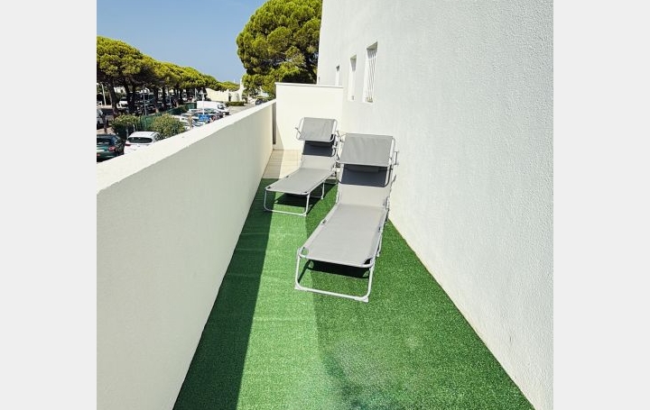 Studio LE GRAU-DU-ROI (30240)  18 m2 300 € 