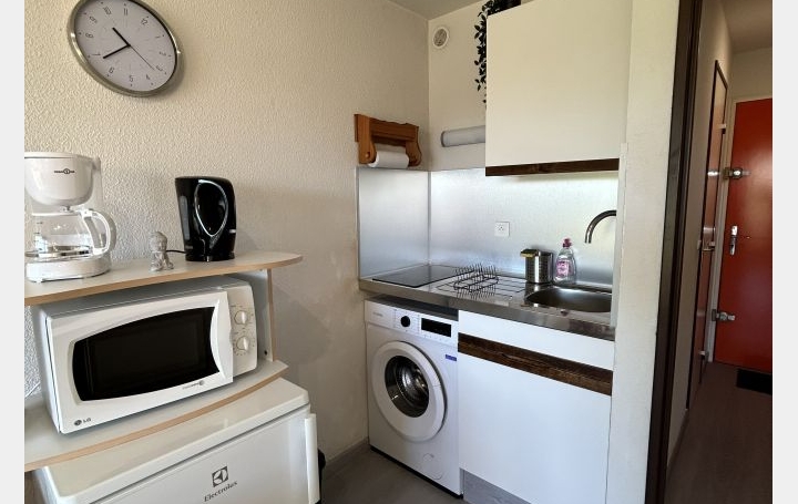 Studio LE GRAU-DU-ROI (30240)  21 m2 260 € 