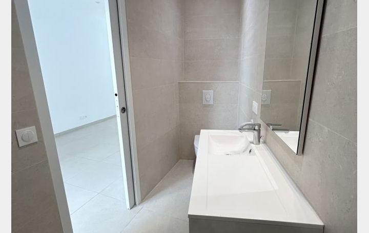 Studio LE GRAU-DU-ROI (30240)  28 m2 700 € 