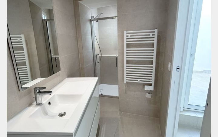 Studio LE GRAU-DU-ROI (30240)  28 m2 700 € 