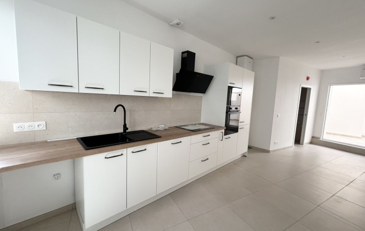 Studio LE GRAU-DU-ROI (30240)  28 m2 700 € 
