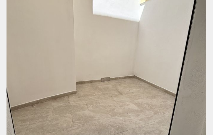 Studio LE GRAU-DU-ROI (30240)  28 m2 700 € 
