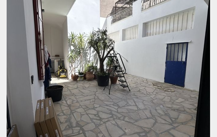 Studio LE GRAU-DU-ROI (30240)  28 m2 700 € 