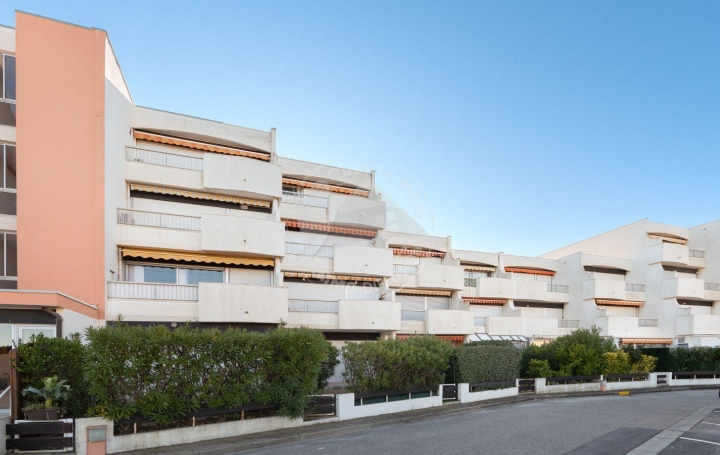 Studio LE GRAU-DU-ROI (30240)  25 m2 267 € 