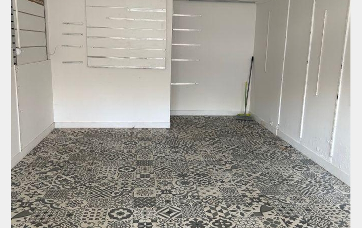 Local commercial LE GRAU-DU-ROI (30240)  24 m2 90 000 € 